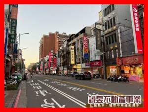 誠昱/市政核心東門圓環商.